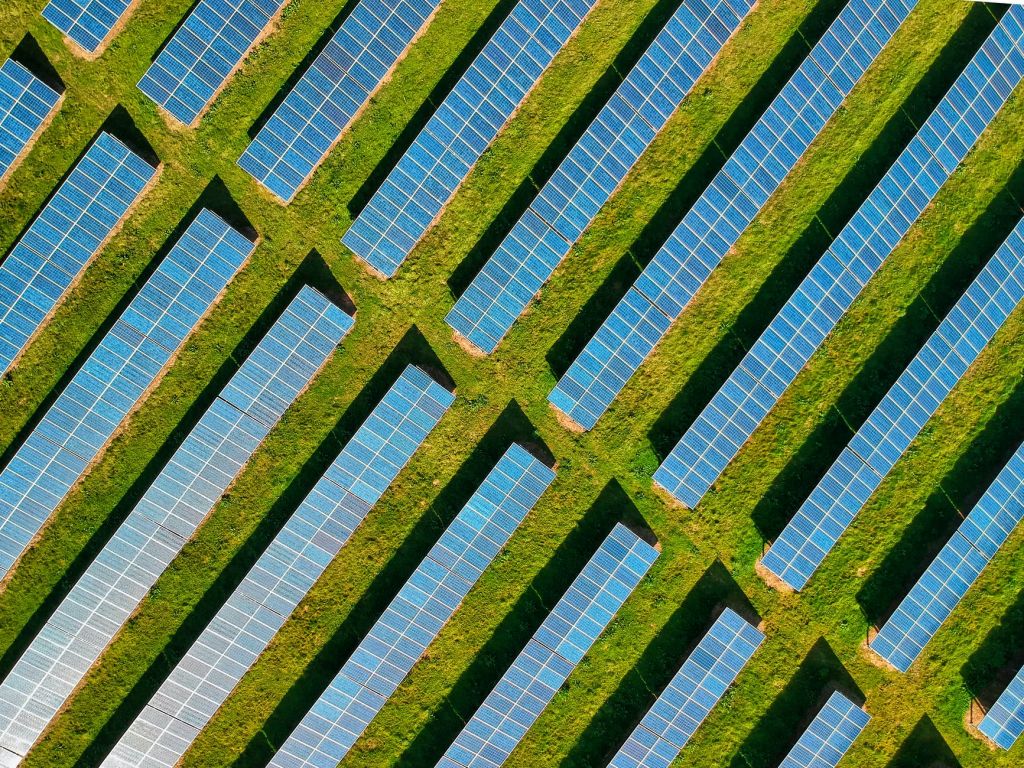 «Πράσινη» και φθηνή ενέργεια χωρίς φωτοβολταϊκό στις στέγες