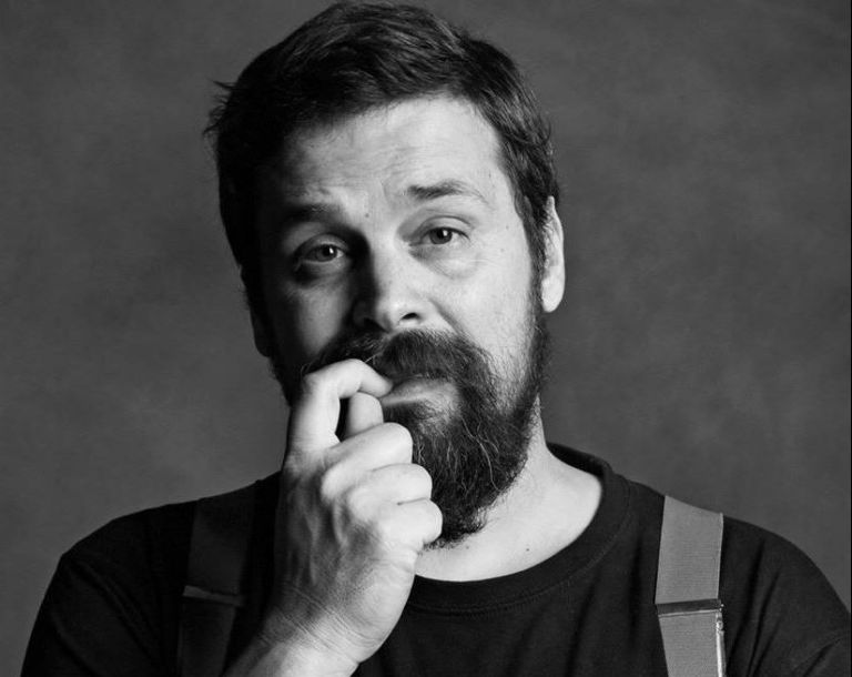 Σπύρος Γραμμένος: «Έμαθα ότι είχα πέσει θύμα βιασμού στα 13 μου»