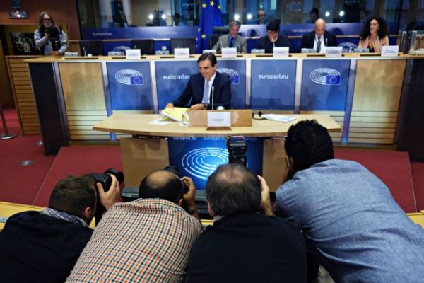 Προσφυγικό : Συμμαχίες win-win της ΕΕ με Τουρκία και χώρες προέλευσης ζητά ο Σχοινάς