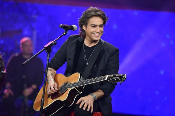 Σπίτι με το MEGA: «Μεγάλωσα απότομα» και «Ποτέ» από τον Διονύση Σχοινά