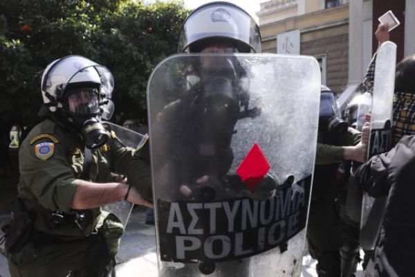 Μπαράζ επιθέσεων σε διάφορα σημεία της Αττικής – 7 συλλήψεις στη συγκέντρωση για Κουφοντίνα