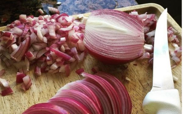 Εσείς ξέρετε το μυστικό να κόβετε κρεμμύδι δίχως δάκρυα;