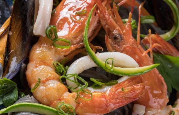 Τέλεια ιδέα για την σαρακοστή: Μαύρες ταλιατέλες με θαλασσινά