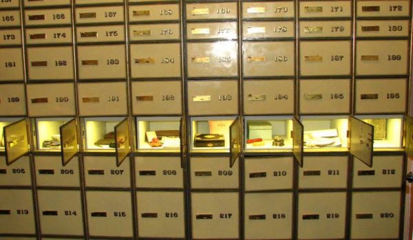 Ριφιφί στο Ψυχικό : Η επιχειρηματίας που πρώτη διαπίστωσε την κλοπή στις θυρίδες μιλάει στο MEGA