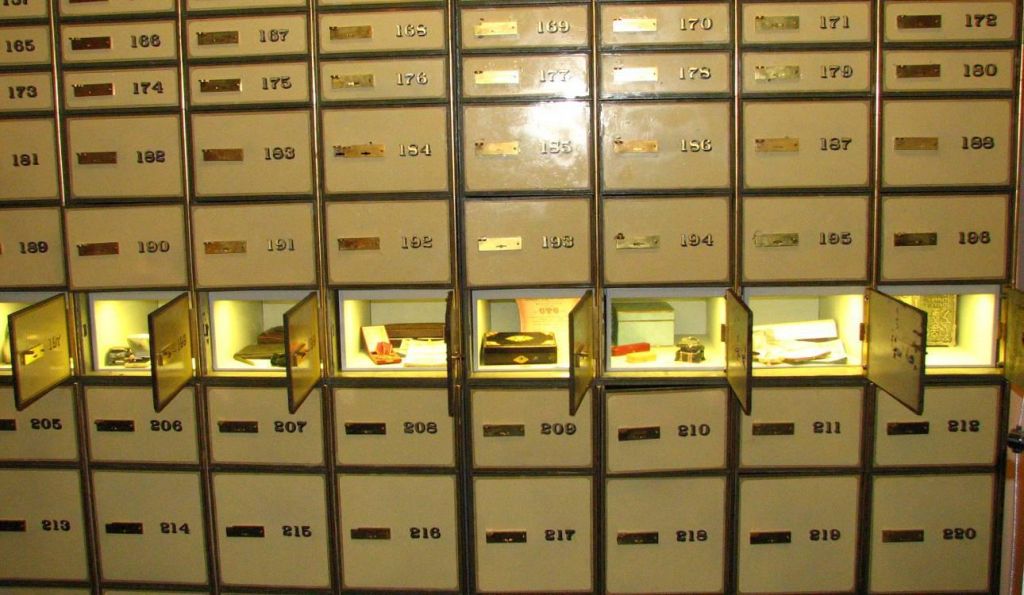 Ριφιφί στο Ψυχικό : Η επιχειρηματίας που πρώτη διαπίστωσε την κλοπή στις θυρίδες μιλάει στο MEGA