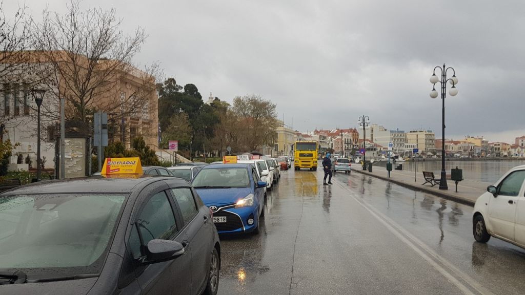 Μυτιλήνη : Κινητοποίηση εκπαιδευτών οδήγησης – Πραγματοποίησαν «πορεία» με οχήματα στους δρόμους της πόλης