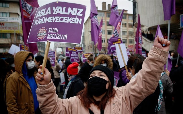 Τουρκία : Είπε «όχι» στην προστασία των γυναικών – Διεθνείς αντιδράσεις