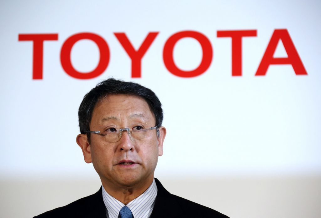 Ο «μίστερ Toyota» προειδοποιεί τον Τζεφ Μπέζος: Πρόσεχε τις μπίζνες με αυτοκίνητα…