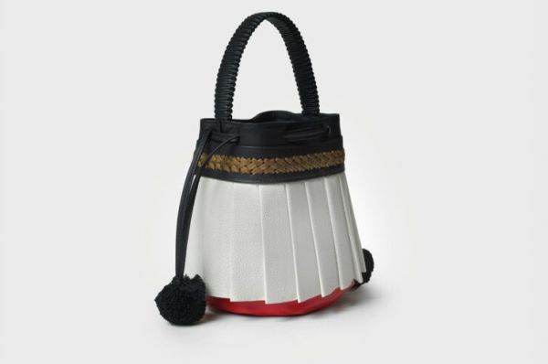 Γιάννα Αγγελοπούλου: Αυτό είναι το τσαντάκι-πουγκί που κρατούσε στη Μάνη