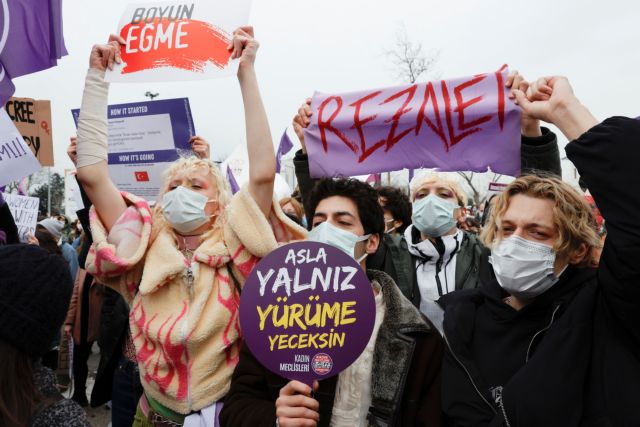 Τουρκία : Η ασφάλεια των γυναικών κρέμεται πια «από μια κλωστή»