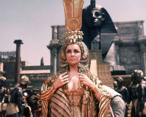 Τα μυστικά πίσω από το χρυσό φόρεμα της Ελίζαμπεθ Τέιλορ στην ταινία «Κλεοπάτρα»