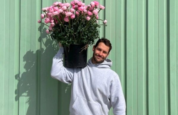 Jacquemus: Ανοίγει ένα pop up ανθοπωλείο στο Παρίσι