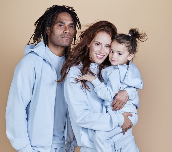 The Upper Hand: Ένα ελληνικό brand με βιώσιμη μόδα και την υπογραφή της οικογένειας Καρεμπέ