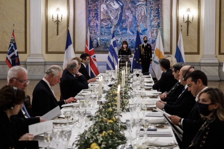 Σημαίες και βιβλία