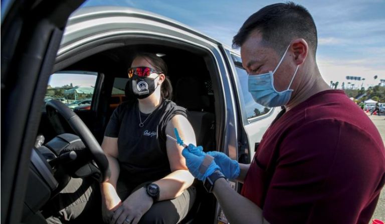 ΗΠΑ : Στον μισό χρόνο έγινε πράξη η υπόσχεση Μπάιντεν για 100.000.000 εμβολιασμούς