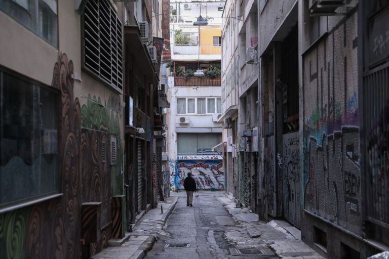 Κοροναϊός : Παρακινδυνευμένο το άνοιγμα της αγοράς λένε οι ειδικοί – Σταθερά υψηλό επιδημιολογικό φορτίο