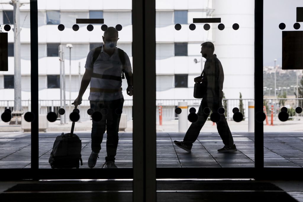 Politico : Το σχέδιο Κομισιόν για την επανέναρξη των ταξιδιών – Ποιοι συμφωνούν, ποιοι διαφωνούν, πότε θα είναι έτοιμο