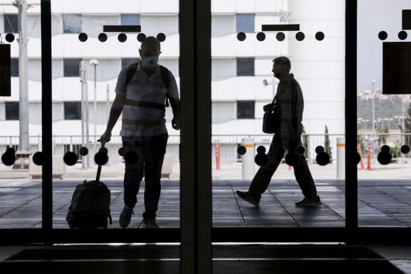 Politico : Το σχέδιο Κομισιόν για την επανέναρξη των ταξιδιών – Ποιοι συμφωνούν, ποιοι διαφωνούν, πότε θα είναι έτοιμο