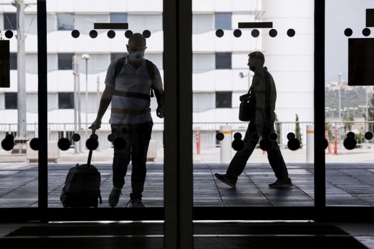 Politico : Το σχέδιο Κομισιόν για την επανέναρξη των ταξιδιών – Ποιοι συμφωνούν, ποιοι διαφωνούν, πότε θα είναι έτοιμο