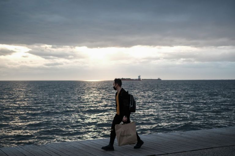 Lockdown : Ο συνωστισμός βάζει φρένο στα σχέδια για αποκλιμάκωση – Τα τρία μέτρα αποσυμπίεσης που βρίσκονται στο τραπέζι