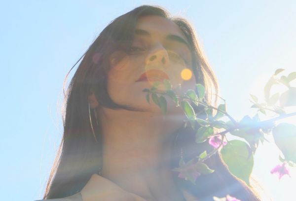 Την πρώτη της «Βόλτα» κάνει η Νεφέλη Φασούλη σε συνοδοιπόρο τον Φοίβο Δεληβοριά