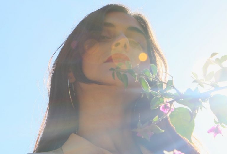 Την πρώτη της «Βόλτα» κάνει η Νεφέλη Φασούλη σε συνοδοιπόρο τον Φοίβο Δεληβοριά