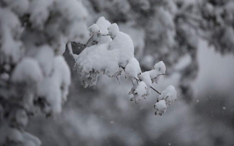 Καιρός : Έφτασε στην Αττική η κακοκαιρία – Έπεσαν οι πρώτες νιφάδες στην Πάρνηθα