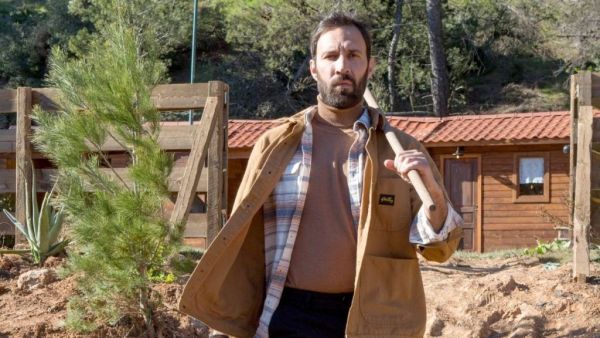 Φάρμα: Μούφα ο επιστάτης με το ακουστικό-Ήταν παίκτης σε τηλεπαιχνίδι γνώσεων!