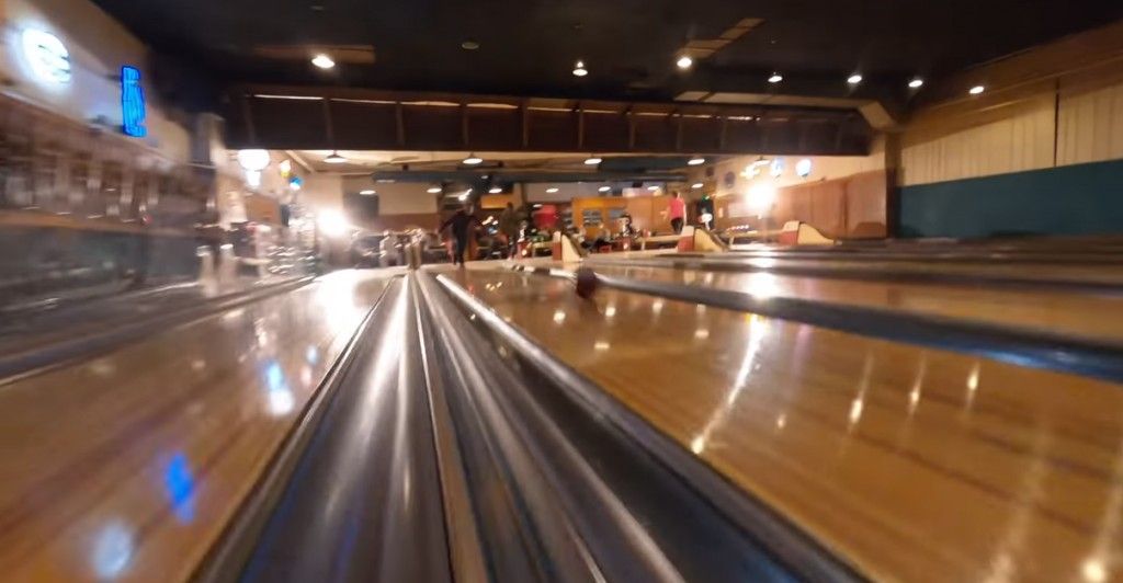 Γύρισε με ένα πλάνο βίντεο μέσα σε Bowling με drone – Απίθανο βίντεο