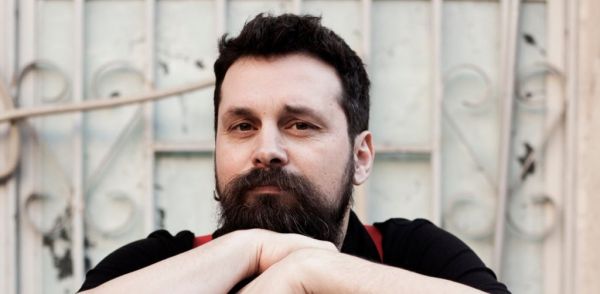 Ο σκύλος του Σπύρου Γραμμένου κλαίει όταν ακούει Nina Simone