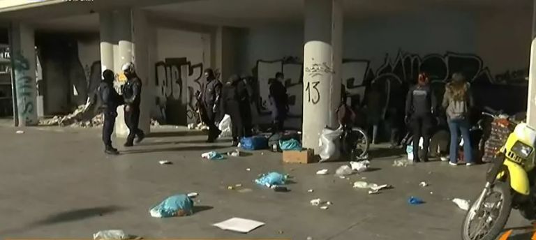 Λιοσίων : Επιχείρηση εκκένωσης σε κτίριο που είχαν βρει καταφύγιο τοξικομανείς