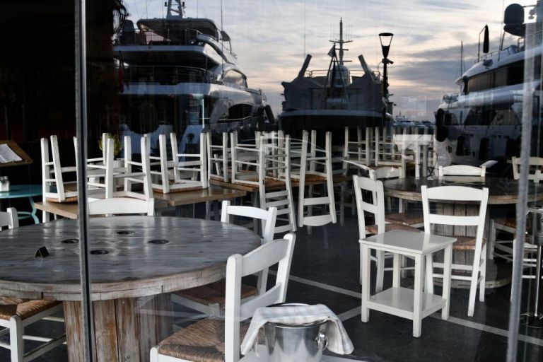Κοροναϊός : Η νέα στρατηγική για τη μετά-lockdown εποχή – Πώς θα ανοίξει εμπόριο, «φως στο τούνελ» για την εστίαση