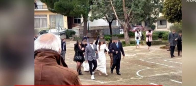 Μαλεσίνα : Οι εικόνες από τον γάμο που έφερε έκρηξη κρουσμάτων