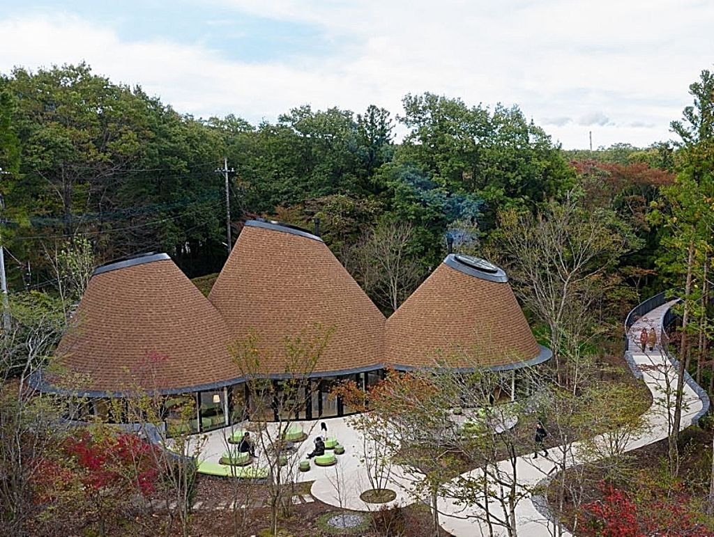 Klein Dytham Architecture : Δημιουργεί κτήριο που θυμίζει σκηνές από παραμυθένιο δάσος