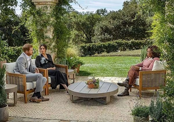 Μέγκαν Μαρκλ : Δείτε την πιο τέλεια στυλιστική της επιλογή – Τα «καρφιά» του ζεύγους κατά του Παλατιού