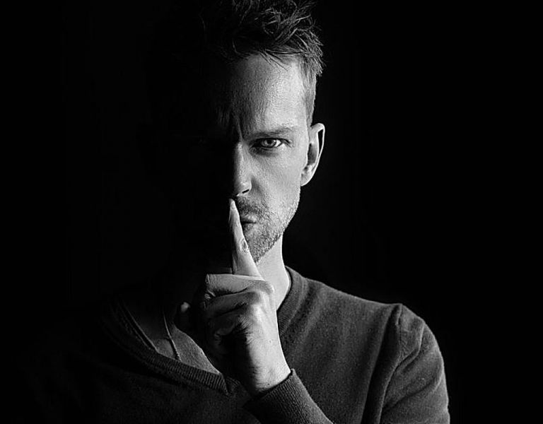 Αιγόκερως : Τα σημάδια ότι σε «κερατώνει»