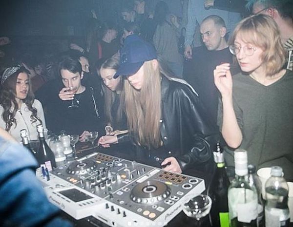 Λουίζα Ροζόβα : Ποια είναι η «κρυφή» κόρη του Πούτιν που έκανε τα γενέθλιά της σε μπαρ της Μόσχας ;