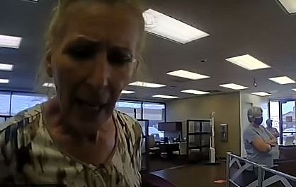 Τέξας : Γυναίκα που αρνήθηκε να φορέσει μάσκα συνελήφθη από την αστυνομία – Βίντεο