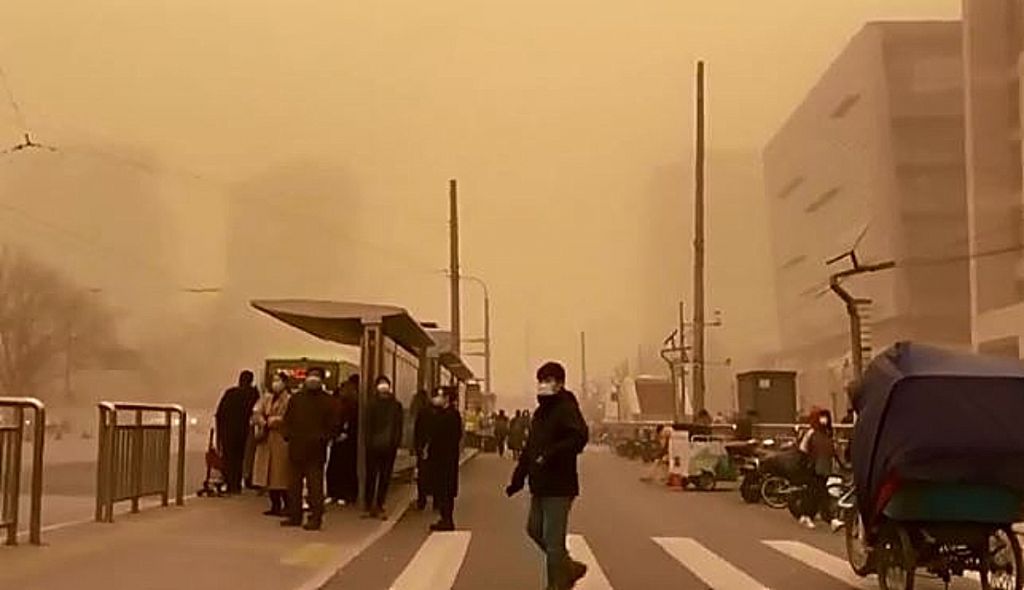Πεκίνο : Η χειρότερη αμμοθύελλα των τελευταίων ετών δημιουργεί μια εικόνα «αποκάλυψης»