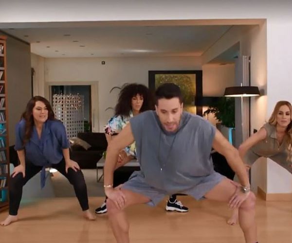 Γιώργος Μανιάδης : Μαθαίνει τις Roomies να χορεύουν