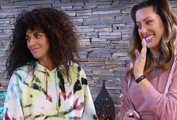 Λεάννα Μάρκογλου : Δείχνει στις Roomies τις νέες τάσεις στο μακιγιάζ και μιλάει για τη σχέση της με τον Πάνο Καλίδη