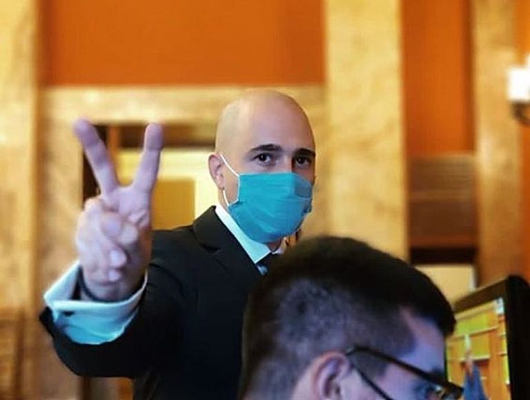 Κωνσταντίνος Μπογδάνος : Τον κόλλησε κοροναϊό η…αγάπη του κόσμου