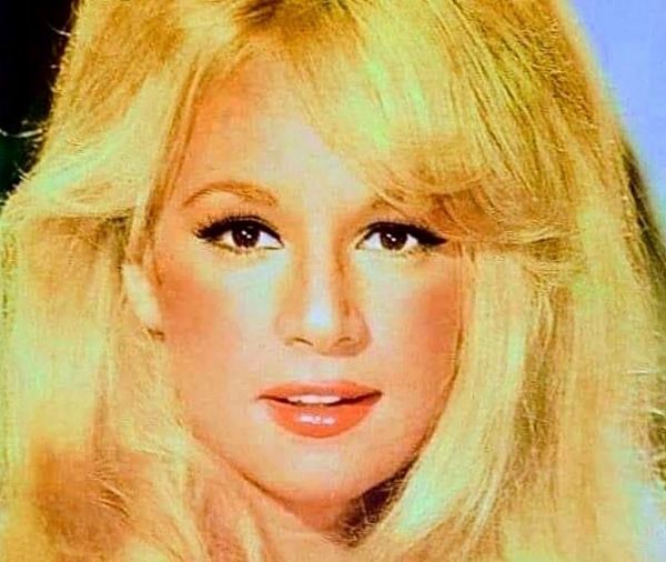 Ιστορική φωτογραφία : Αλίκη Βουγιουκλάκη, Άννα Φόνσου και Φρέντυ Γερμανός σε βραδινή έξοδο