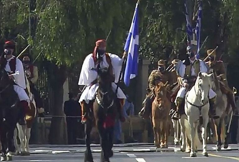 Οι έφιπποι «τράβηξαν τα βλέμματα» στη στρατιωτική παρέλαση της 25ης Μαρτίου