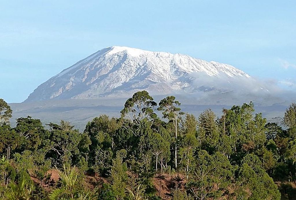 Κιλιμάντζαρο : Ένα από τα πιο εντυπωσιακά βουνά-ηφαίστεια του κόσμου – Φώτο