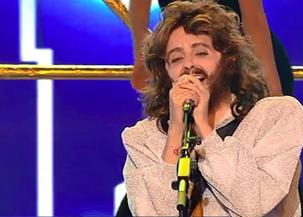 YFSF : Επιστροφή στα 70’s – Εξαιρετική η Μπέττυ Μαγγίρα ως Barry Gibb των Bee Gees