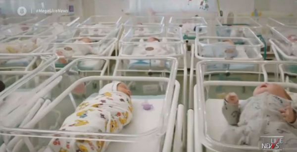 Στο νοσοκομείο με κοροναϊό νεογέννητα δίδυμα – Πώς κόλλησαν μέσα από το μαιευτήριο