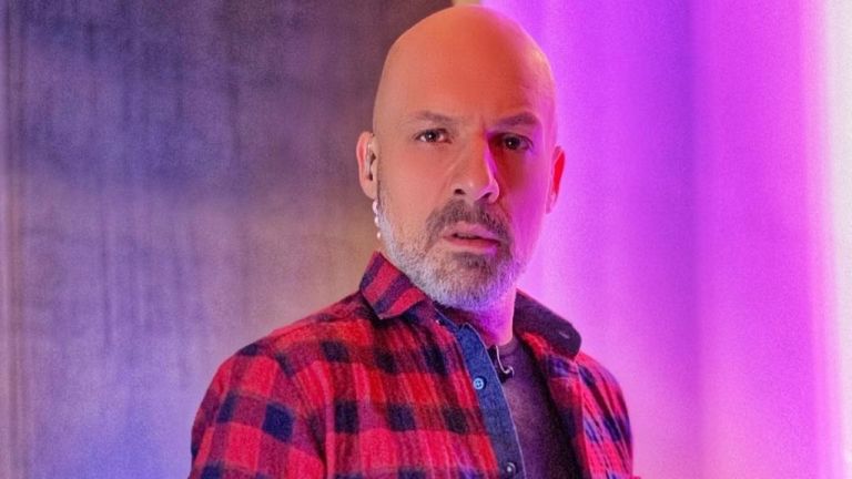 Μουτσινάς : Αν και επιμένει ότι είναι… 23, σήμερα αποκάλυψε την πραγματική του ηλικία!