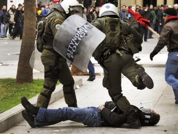 Δεν έχει ανάγκη από «μπάτσους» η ελληνική κοινωνία, αλλά από σοβαρούς αστυνομικούς