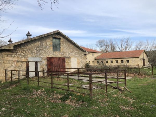 Αποκαθίσταται το κτήριο του Βουστασίου στο Τατόι